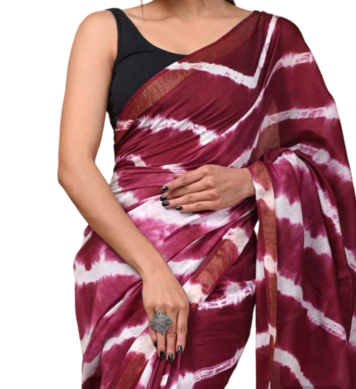 Provides handwoven soft semi-silk sarees with Shibori designs, combining traditional weaving techniques with contemporary patterns. 