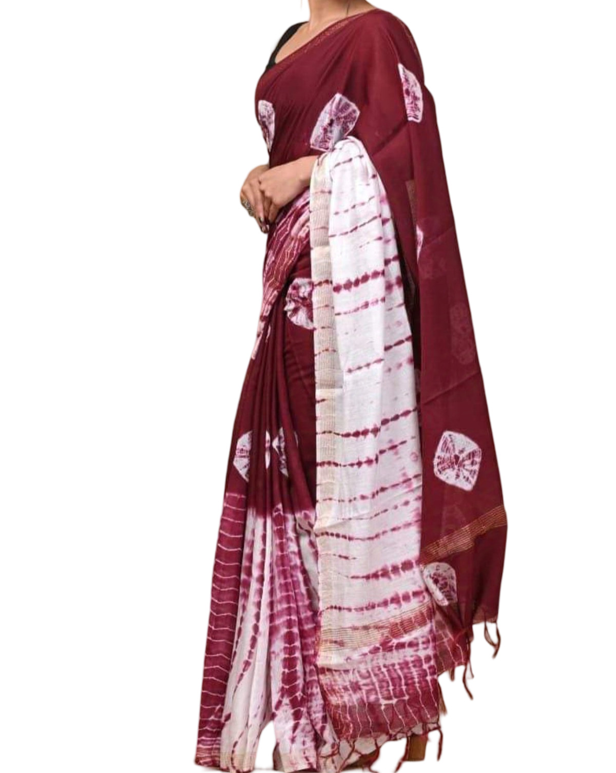 Provides handwoven soft semi-silk sarees with Shibori designs, combining traditional weaving techniques with contemporary patterns. 