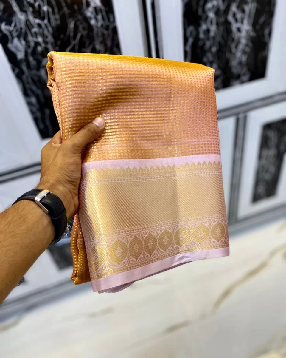 Kanchipuram Banarasi Silk Saree – The Queen’s Choice for Every Royal Occasion! 👑"