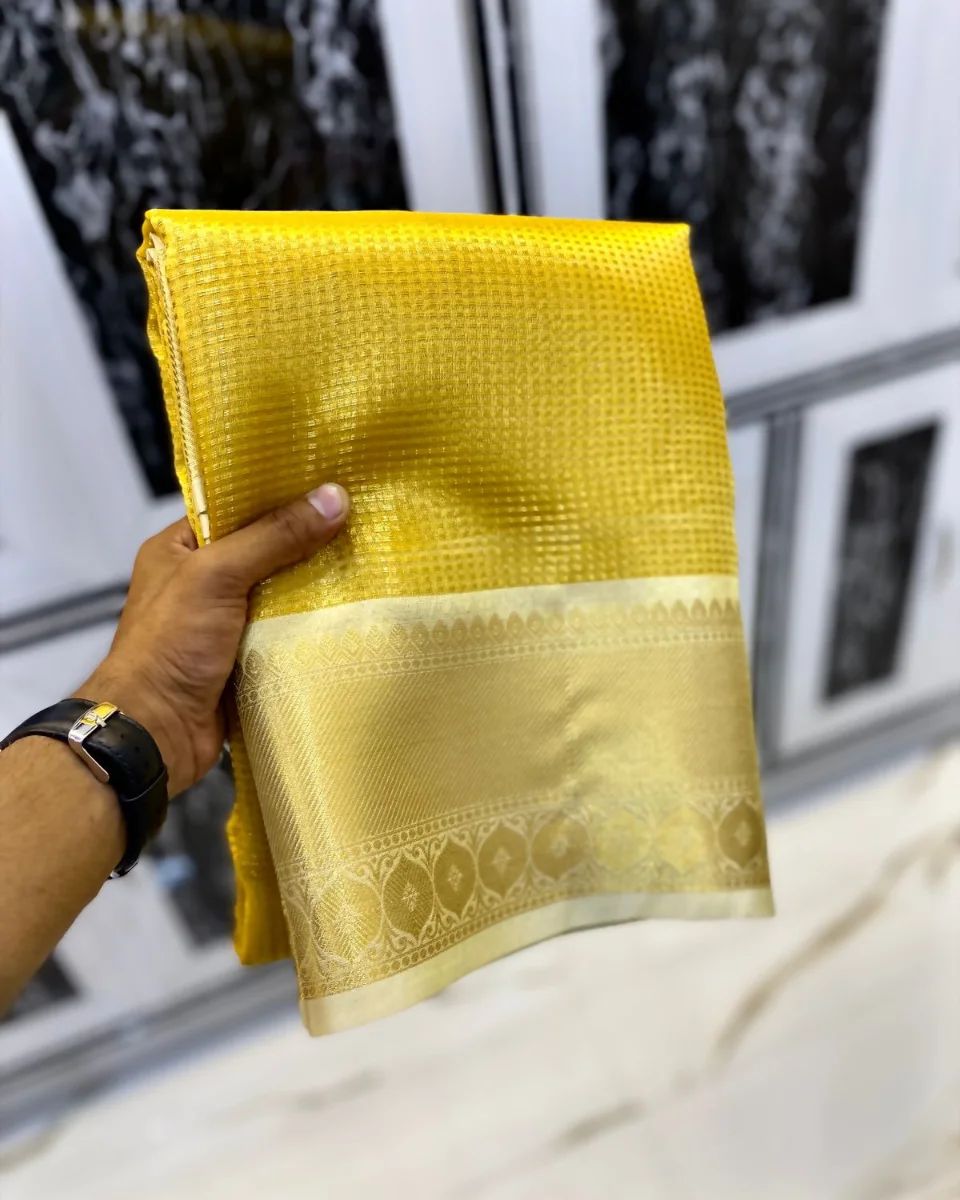 Kanchipuram Banarasi Silk Saree – The Queen’s Choice for Every Royal Occasion! 👑"